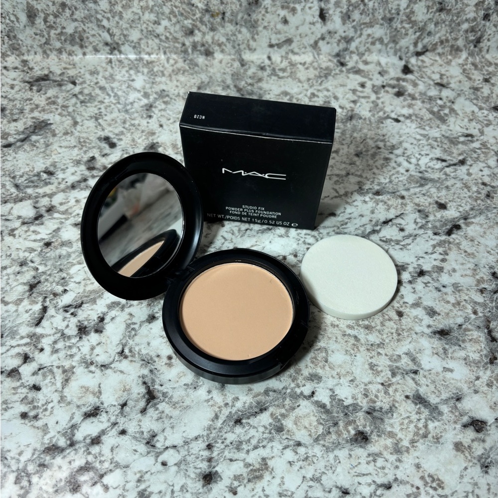🛍️ New Mac NC20 Studio Fix Powder + Foundation 🛍️